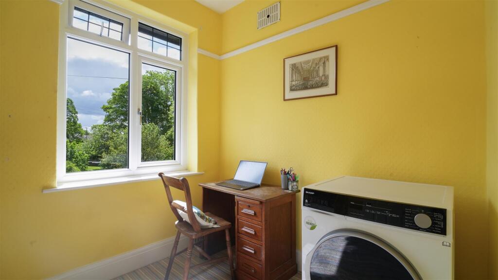 40LydgateHallCres-17.jpg