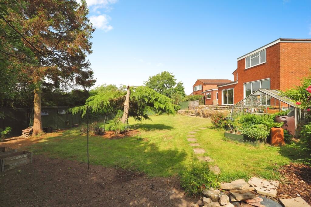 garden looking back from home office/cabin hardstanding