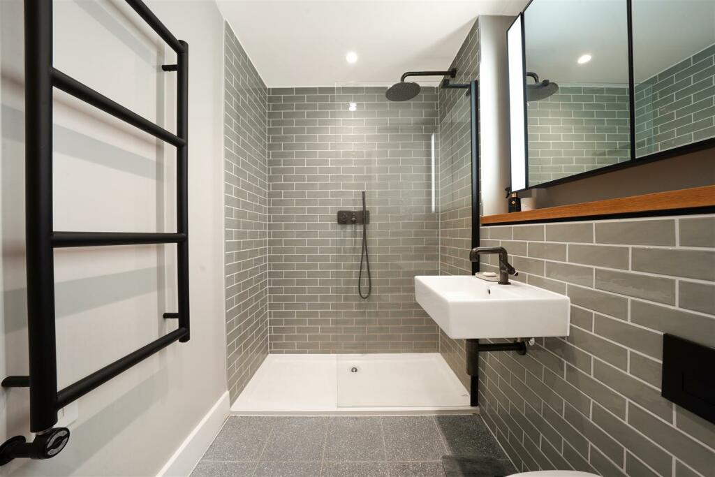 Apartment 26, 31 Royal Engineers Way - SSpvujoOdFA