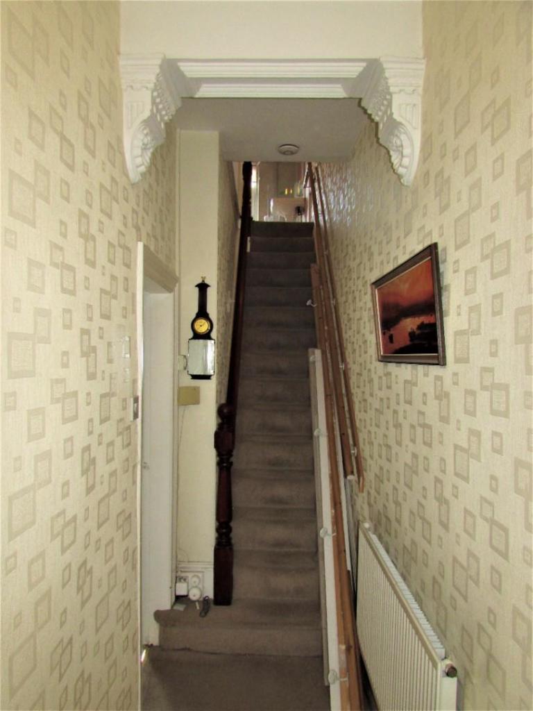 RomanRd185hall.JPG