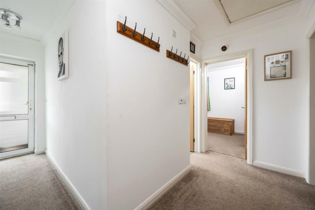 Lynchets Crescent HALL.jpeg