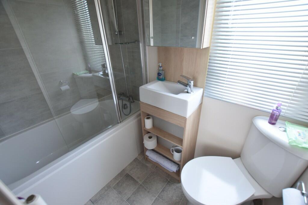 Shower room (2)