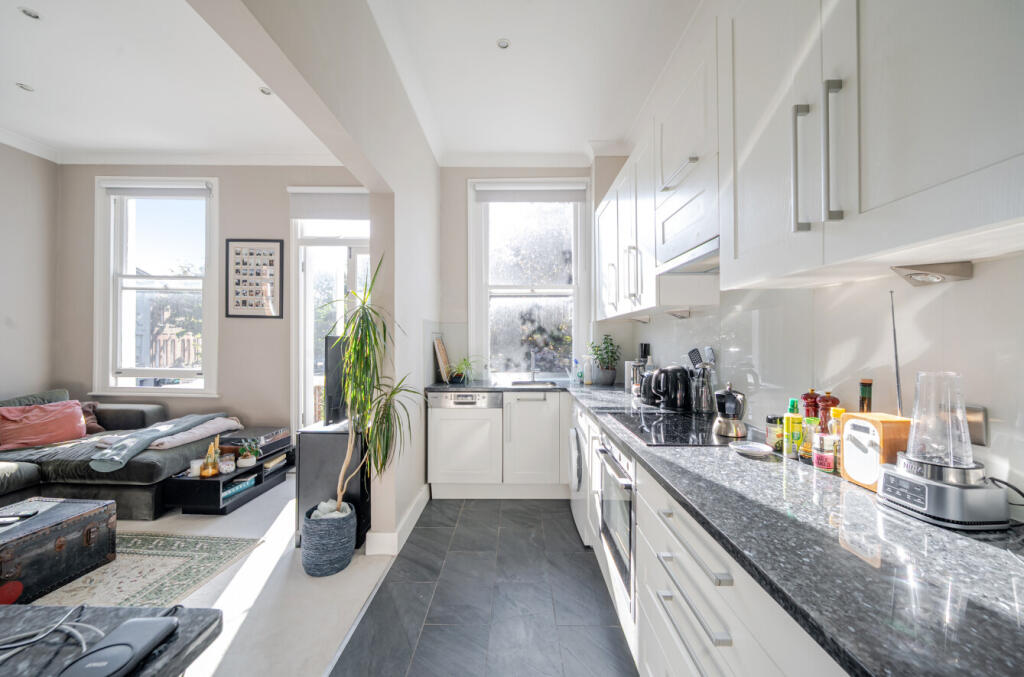 1359913-7-68da520...