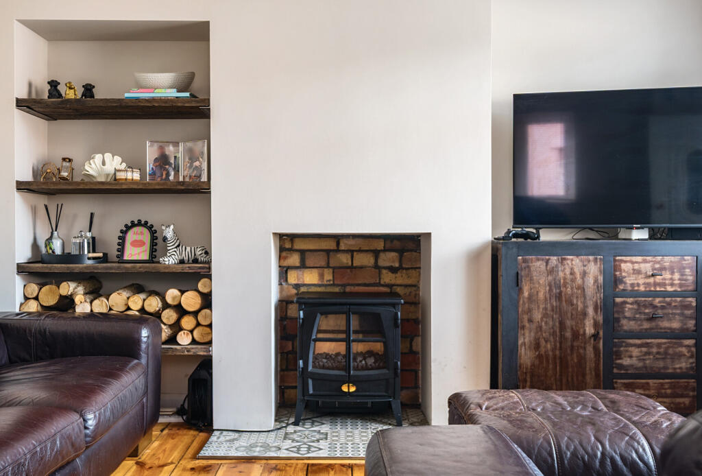 1372311-8-68f8ba6...