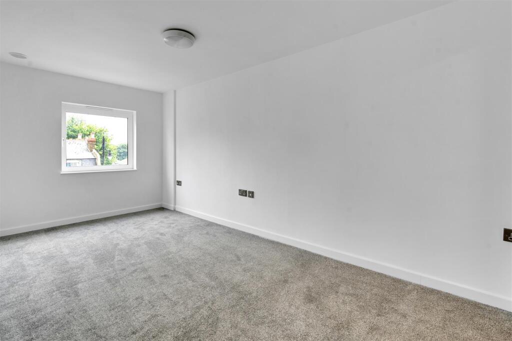 10 To Let 2 Bedroom Flat UB2 www.islingtonproperti