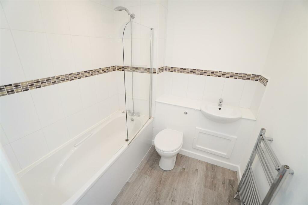 main bathroom.jpg