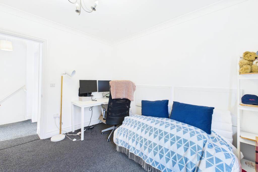 CAM03162G0-PR0229-STILL023