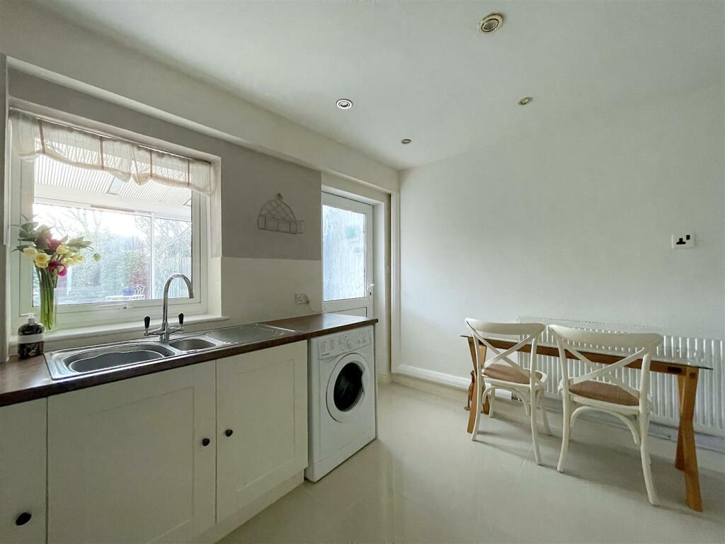 Kitchen:Dining Room (3).jpeg