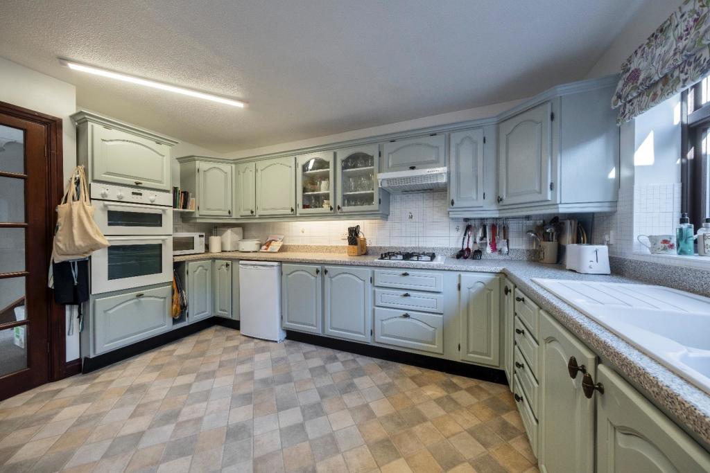 Meadow House-002.JPG