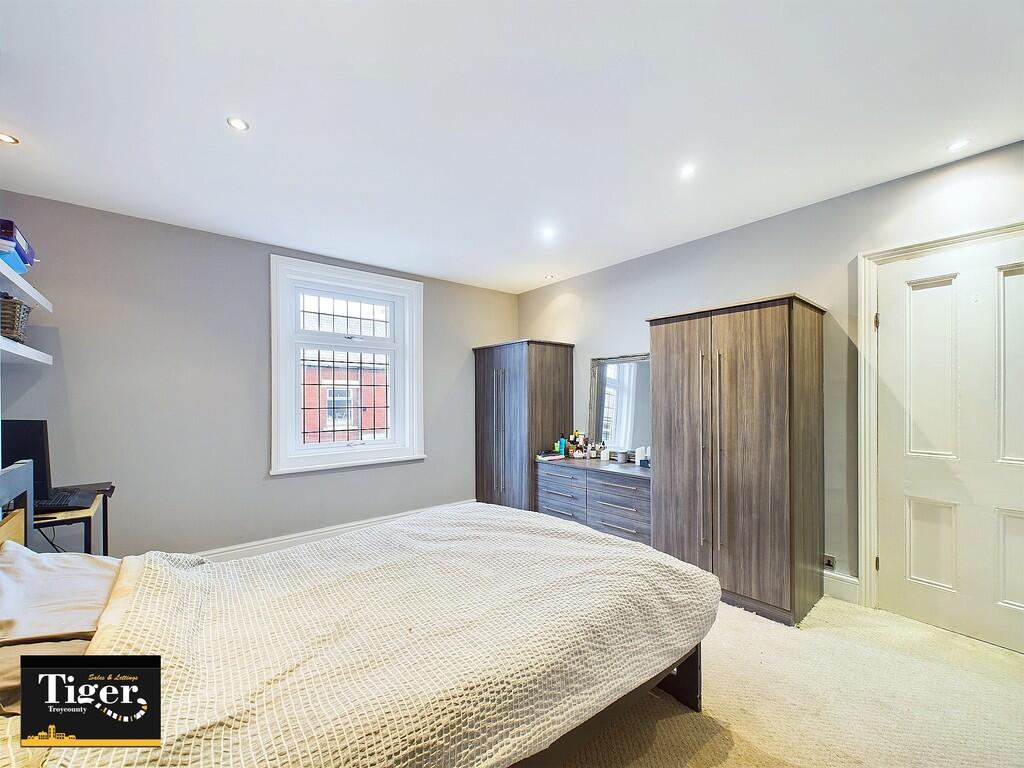 CAM02176G0-PR0447...