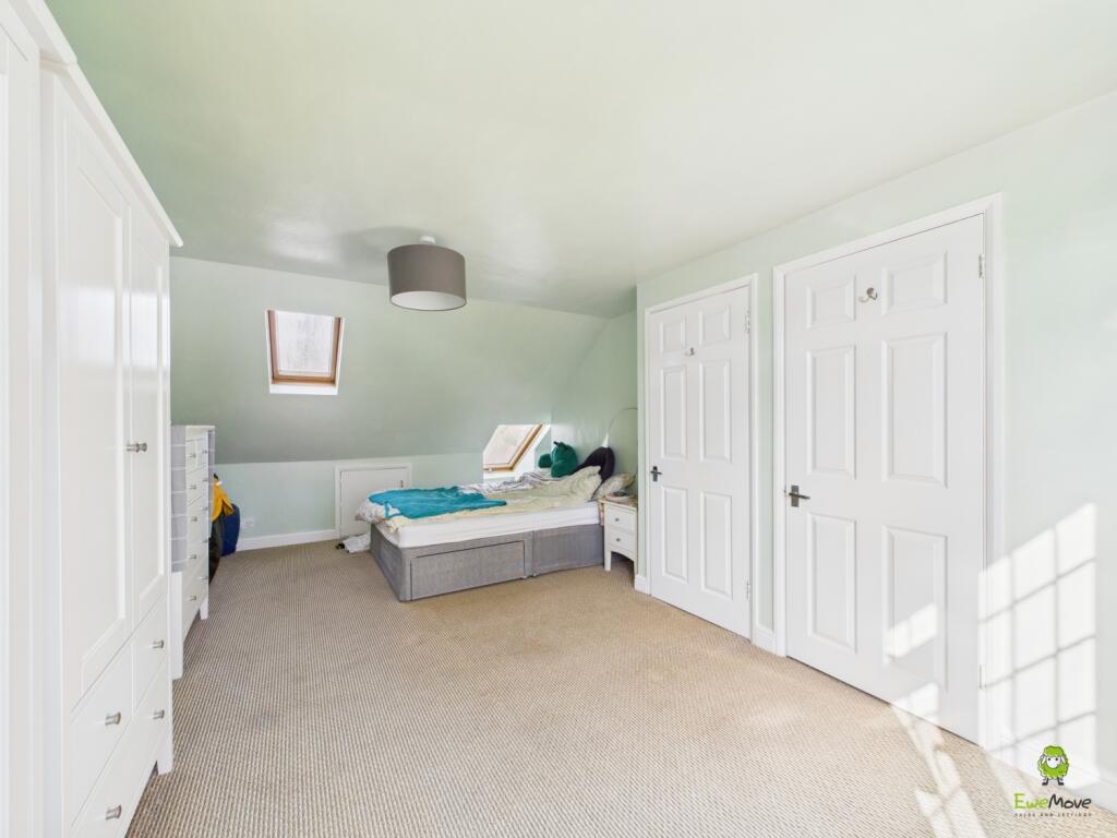 CAM03779G0-PR0301-STILL001