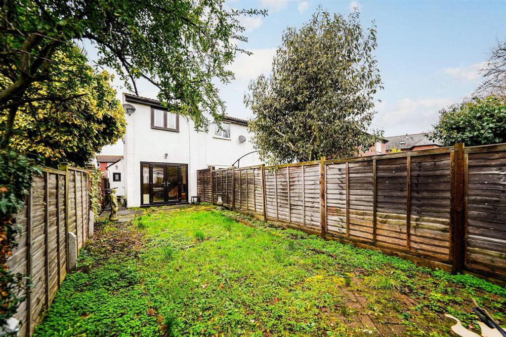 21 Ashingdon Close-17_web.jpg