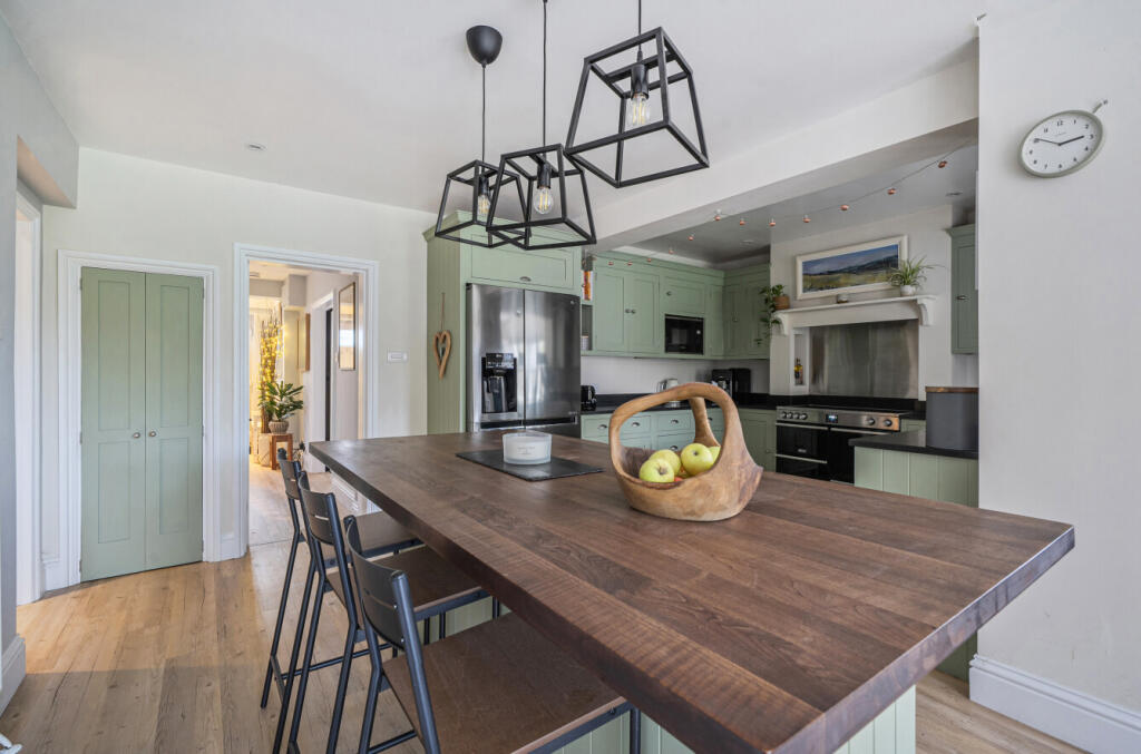 1383590-18-692488...