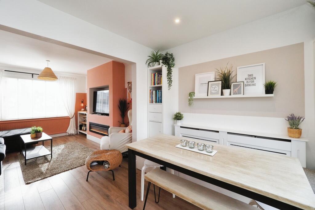 Warm and Welcoming Dining and Living