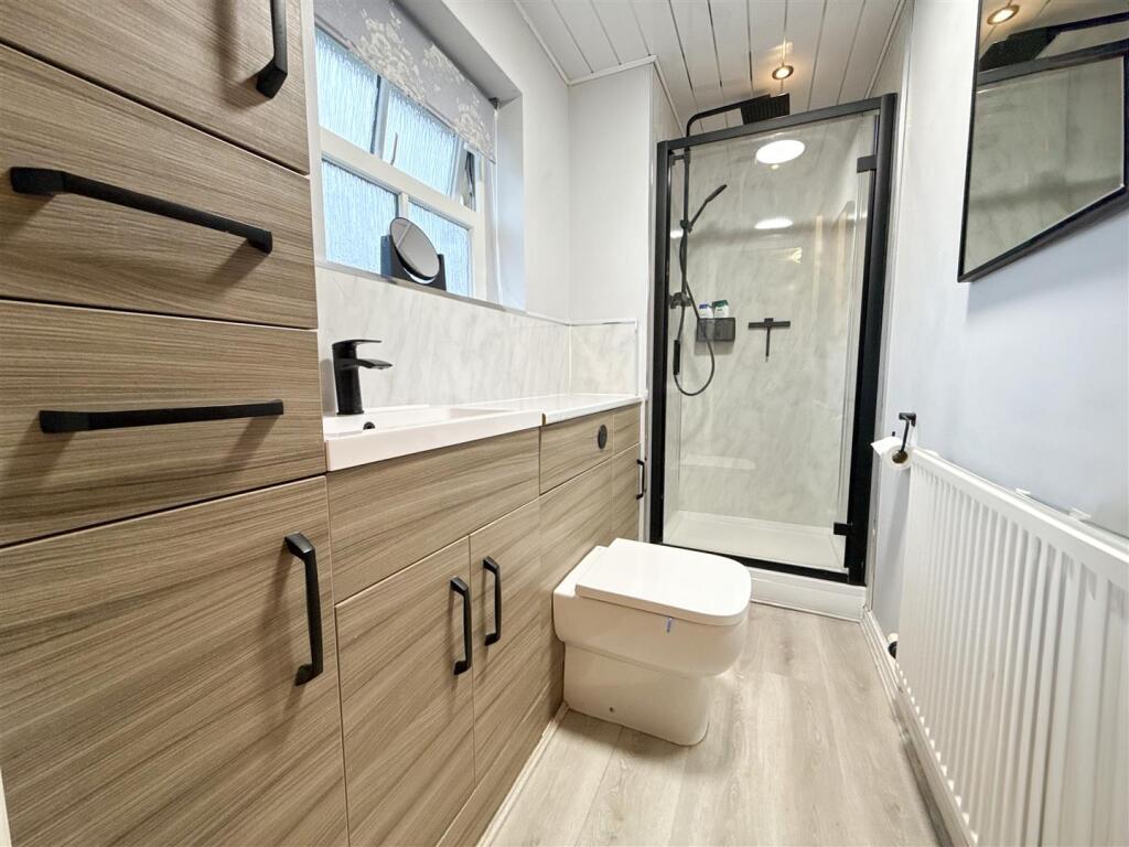 ENSUITE SHOWER ROOM