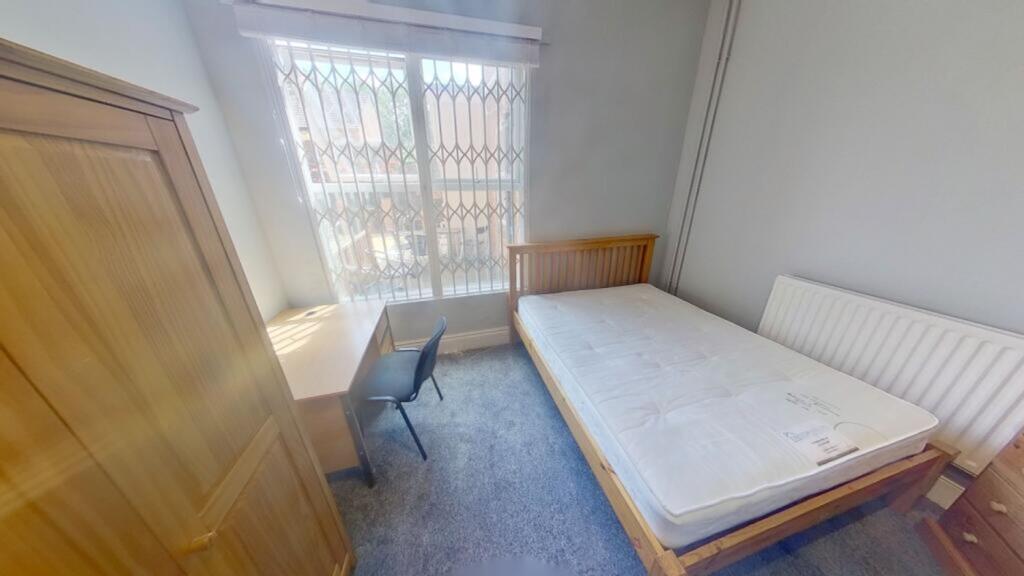 A bright and inviting double bedroom with natur...