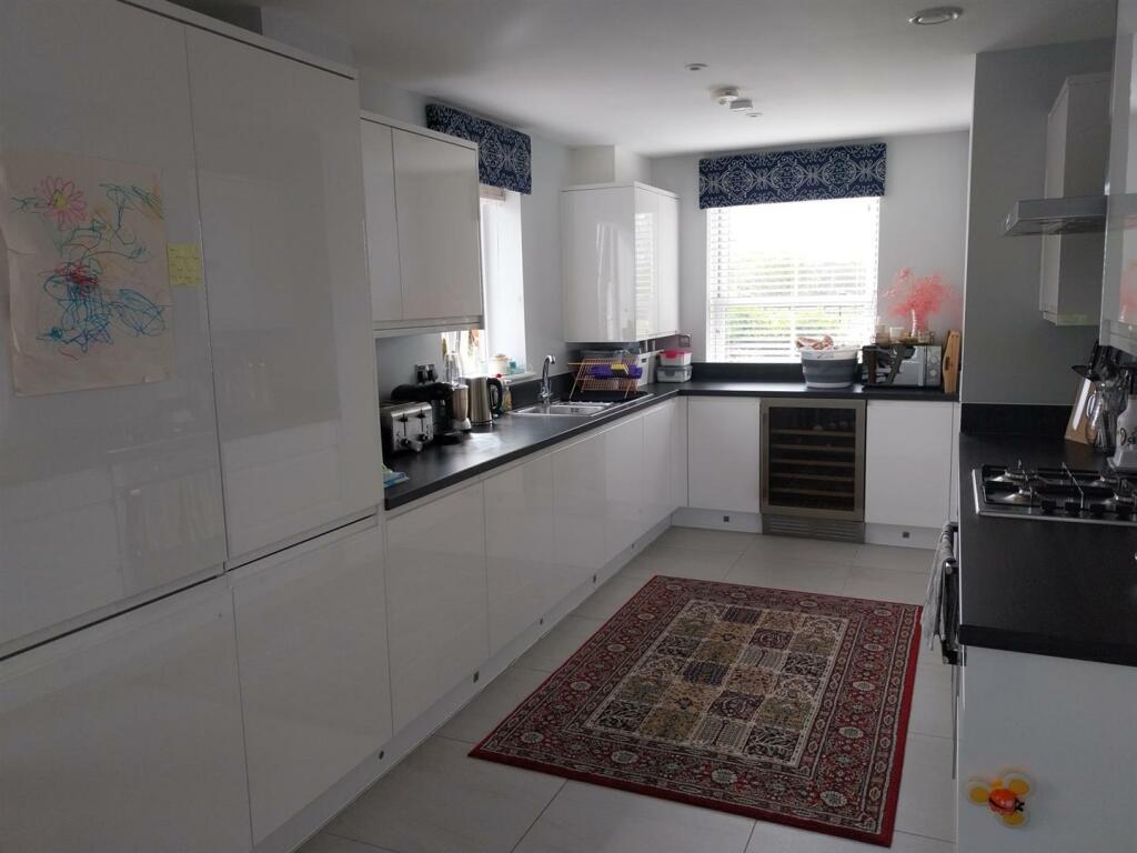 kitchen units.jpg