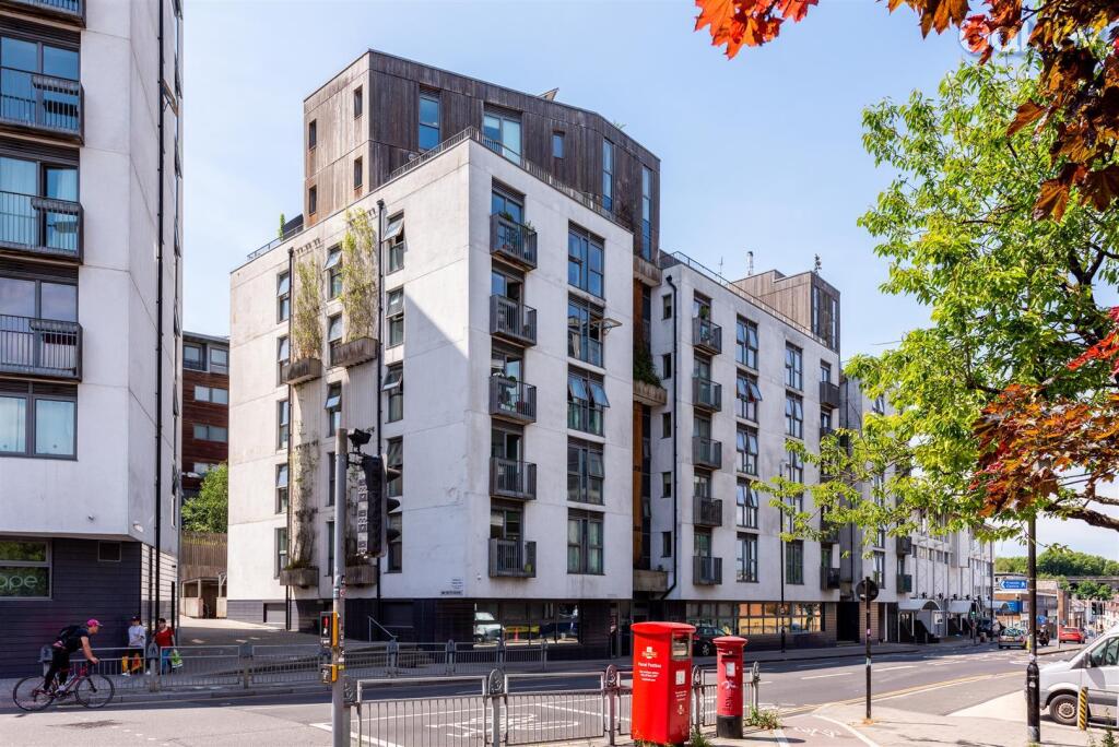 59 Pullman House ext.jpeg