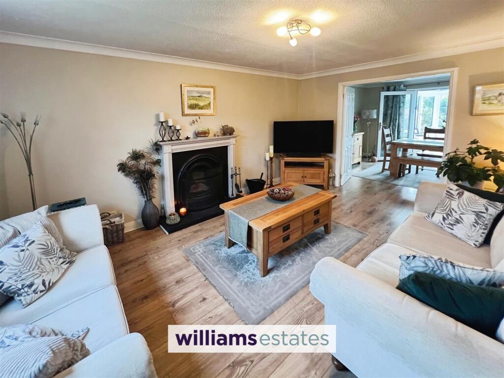 Living Room / Dining Room