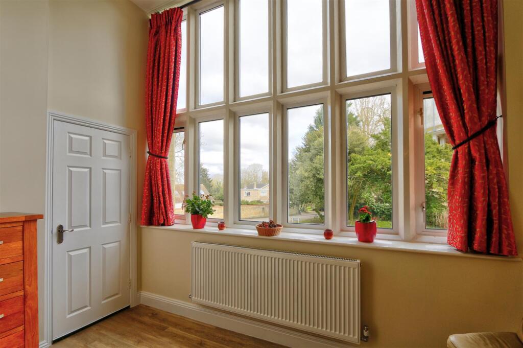 Living Room &amp; Kitchen Area: