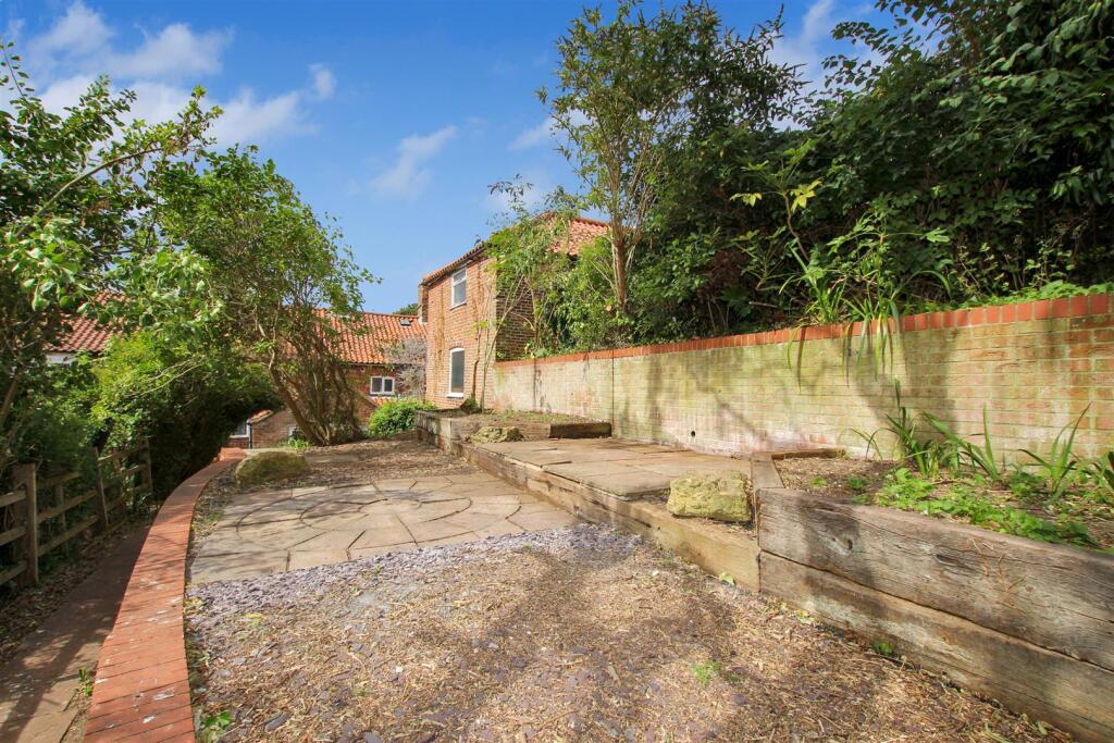 Rear Garden Area - 3.JPG