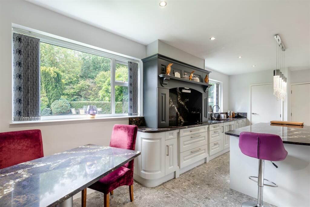8573874-interior23.jpg