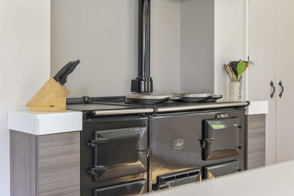 RUSHAM END Christmas Hill, Shalford, Guildford, GU