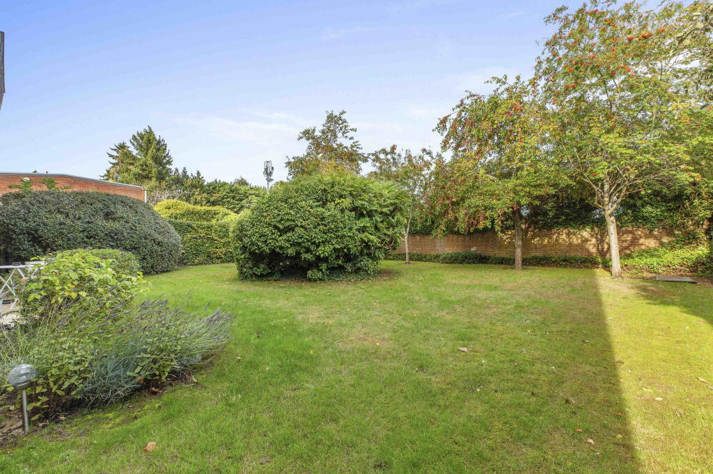 4 Alfred Davis Court, SL7 3EA (LOW RES)-7