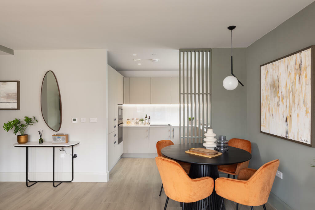 Kitchen / Dining 