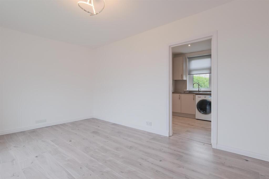 017-3 Loanhead Crescent, Newarthill, ML1 5AW.jpg