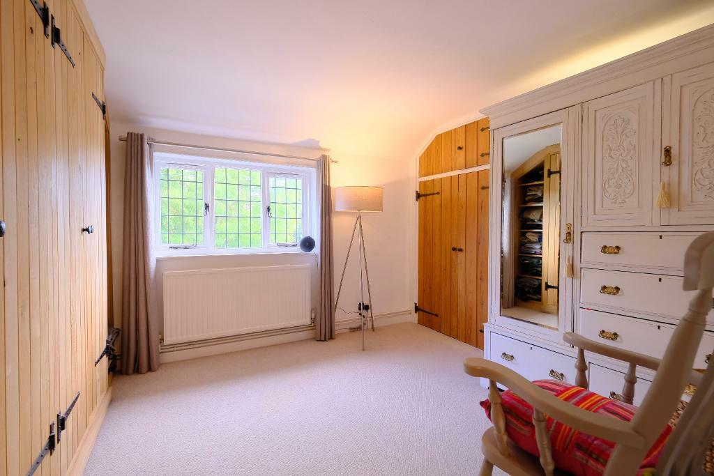 Bedroom 4 with country style wardrobes
