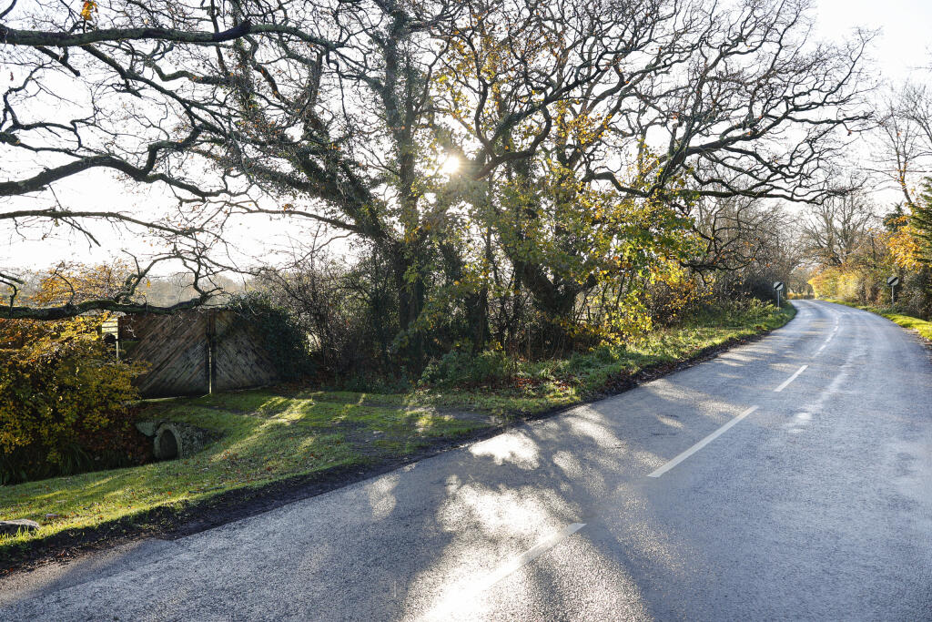 Broadford Bridge Road, West Chiltington, RN20 2LF 