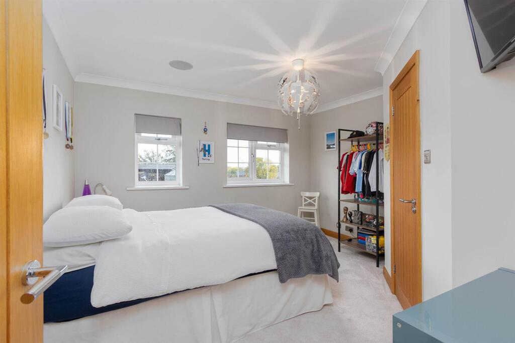 Tanglewood, 16 Fir Tree Lane