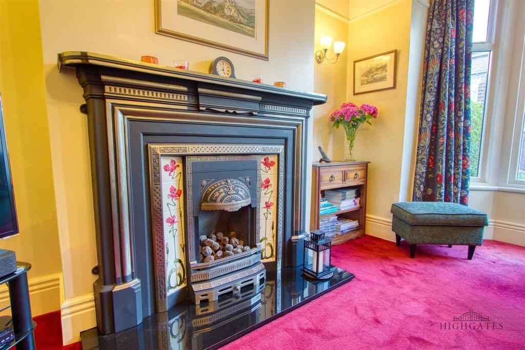 Living Room Fire Place.jpg