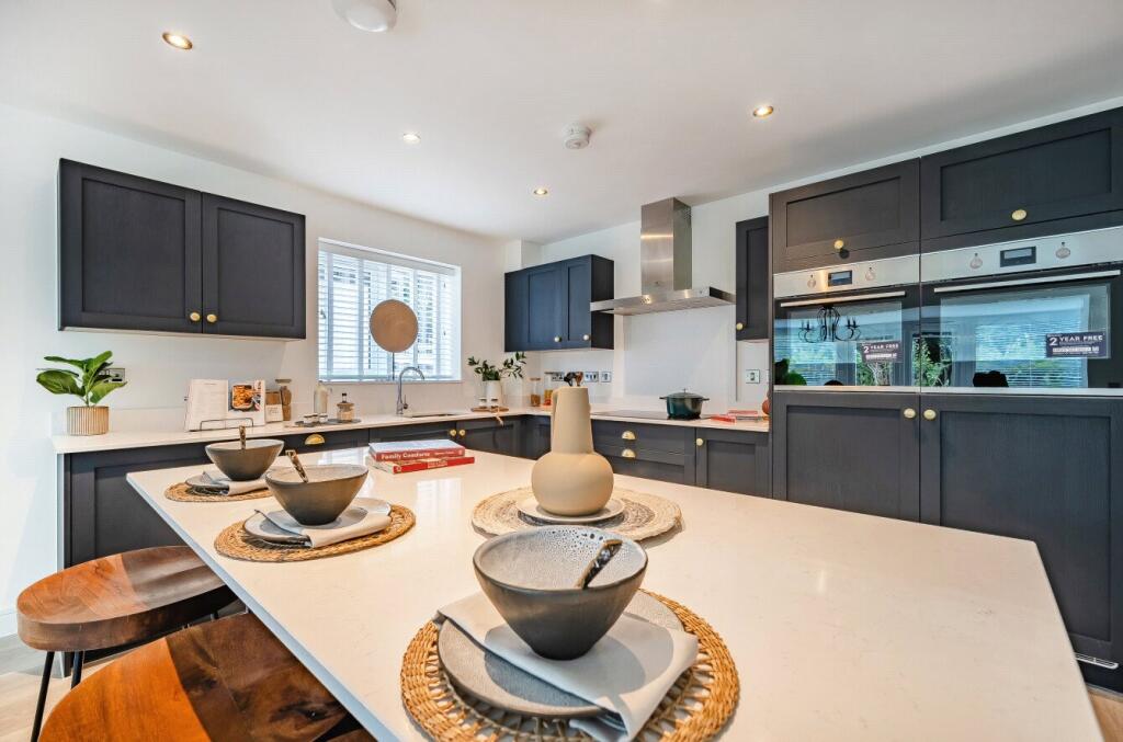 1320772-6-686bc44...