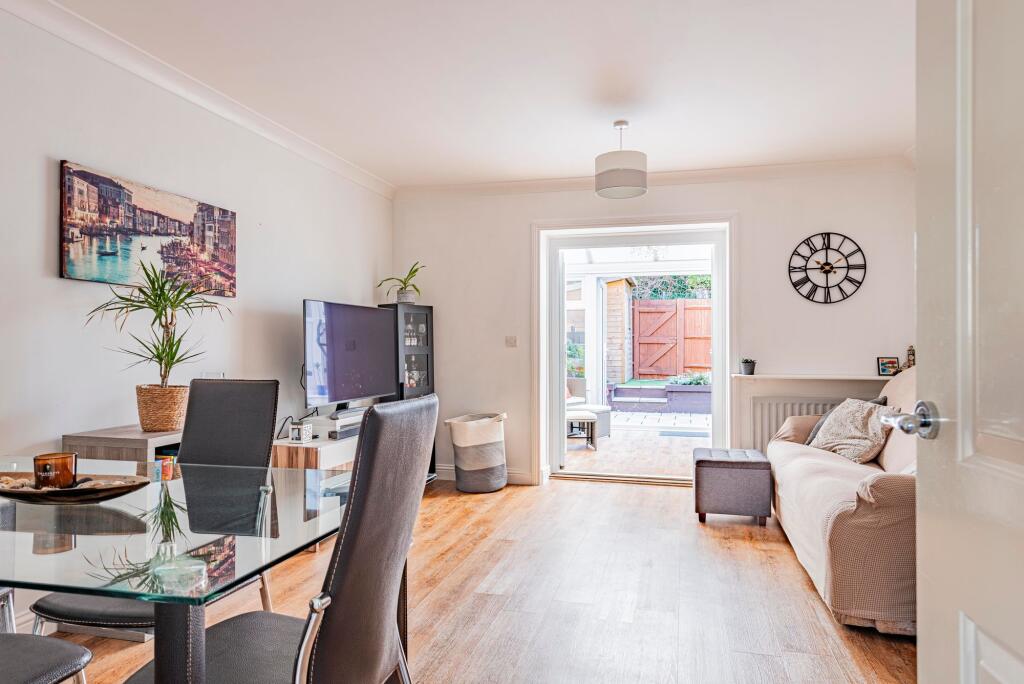 Living/Dining Room (3)