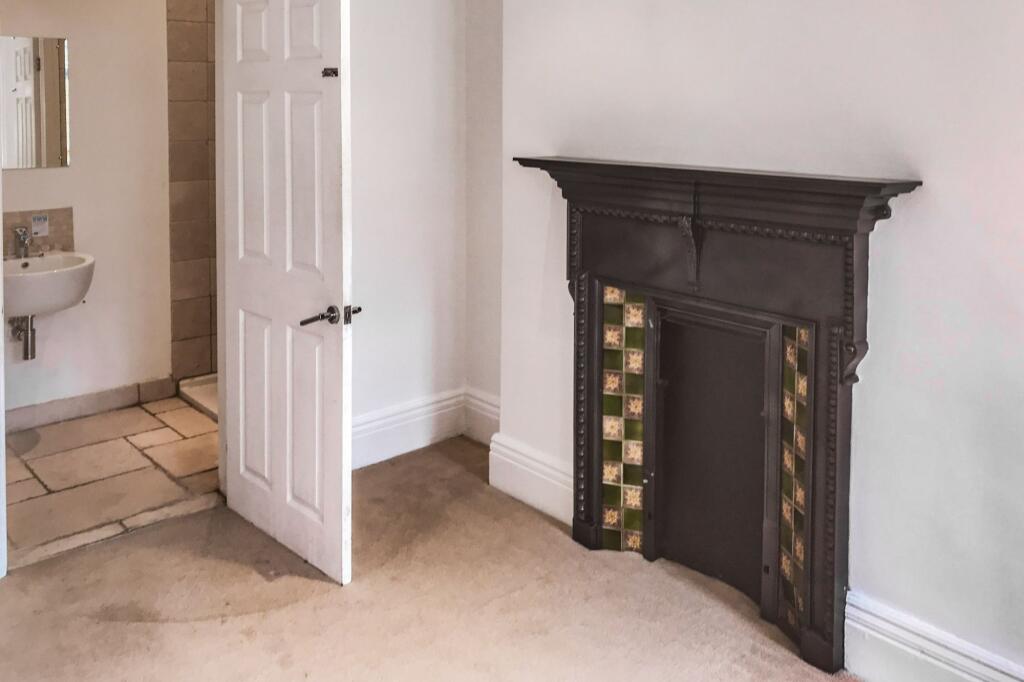 Flat A, 28 Park Avenue, Harrogate, HG2 9BG