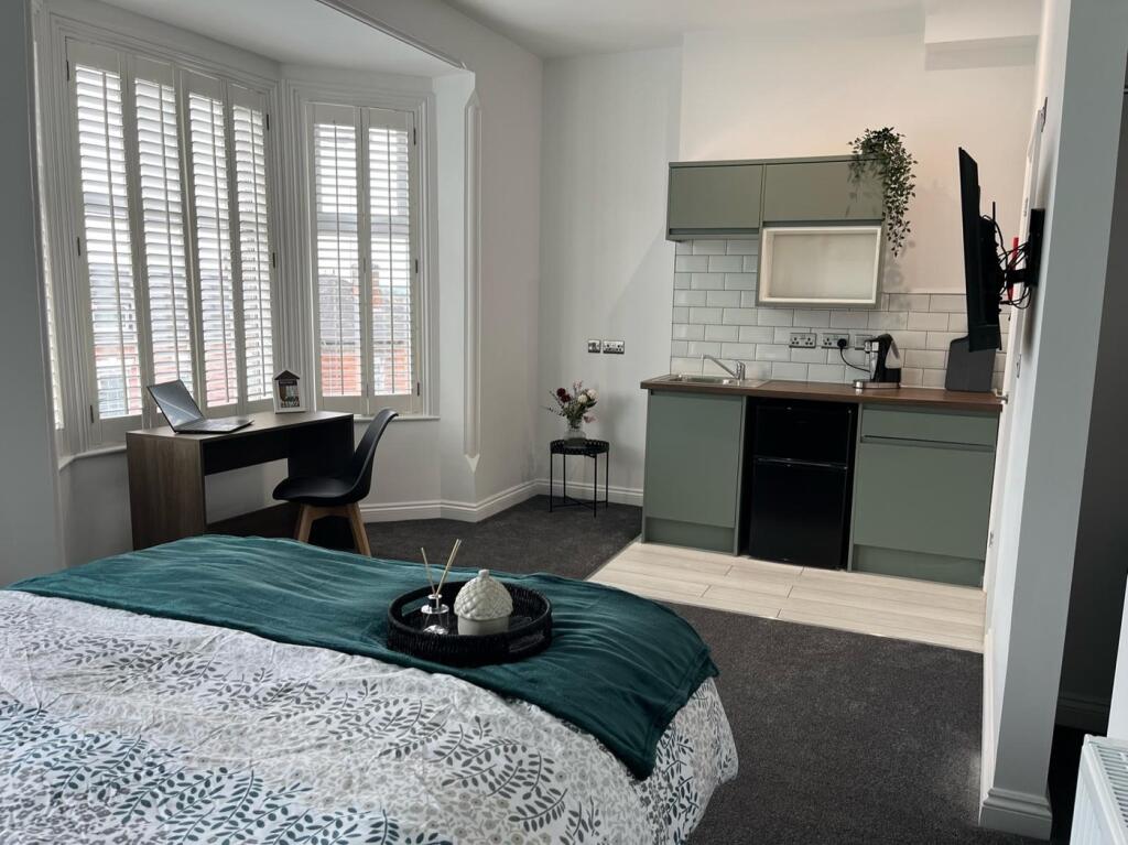 This charming double bedroom offers a cozy and ...