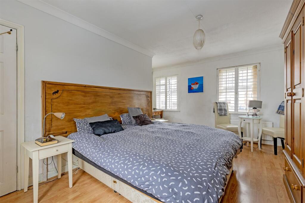 Bedroom 1-2.jpg