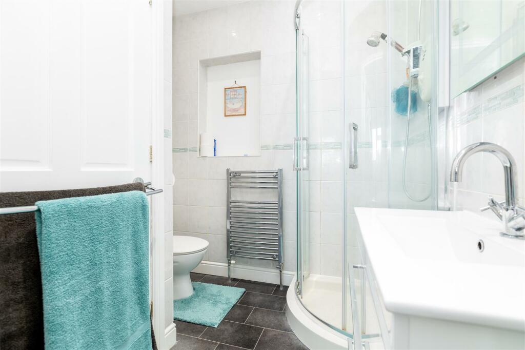 Bed 1 En-suite