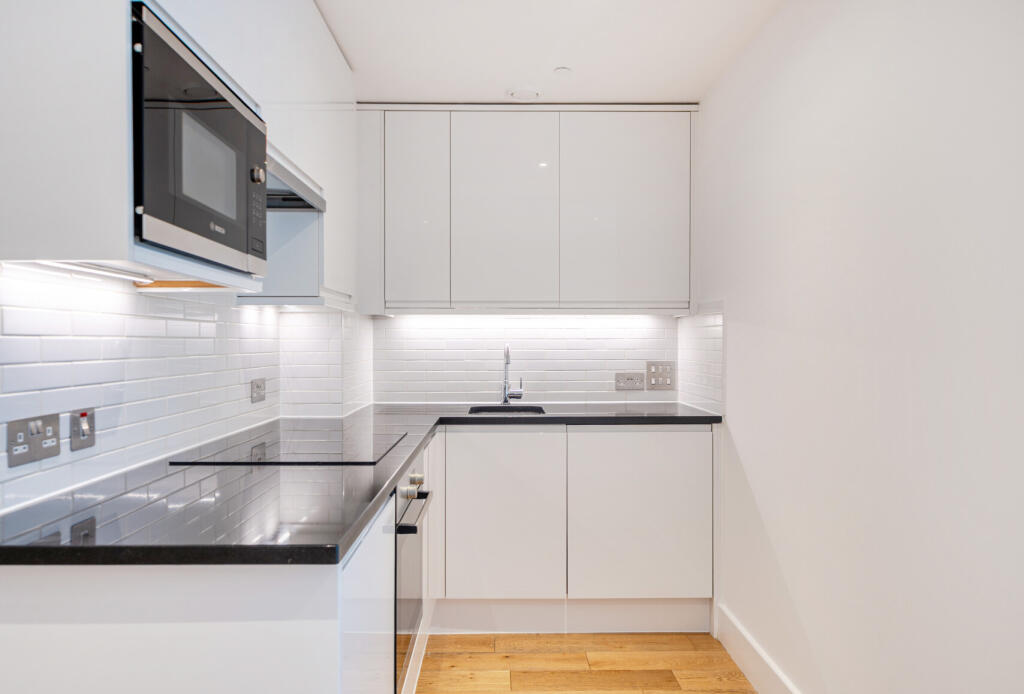 1380618-7-6911eba...