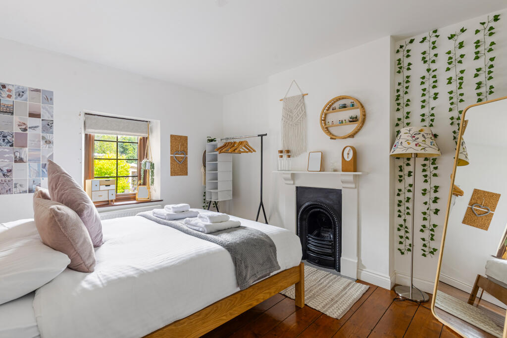 A13 - 3 Somerset Place, Totnes - 250728