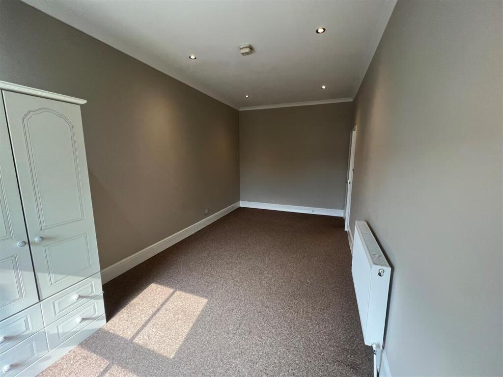F5 76 Beverley Rd 2.jpg