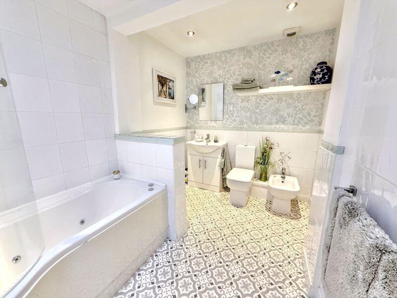 Main Bathroom