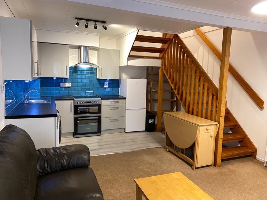 Lounge-Kitchen 2