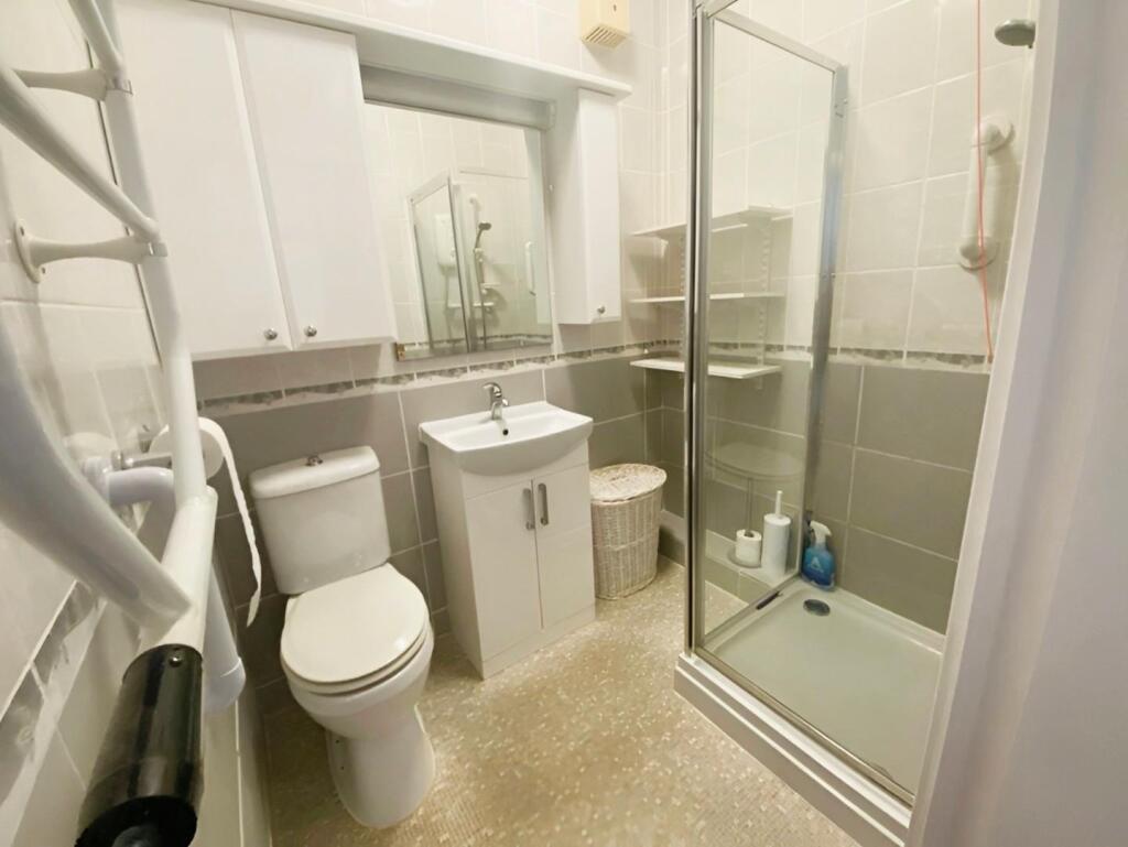 4a1e79d0-Shower 20Room.jpg