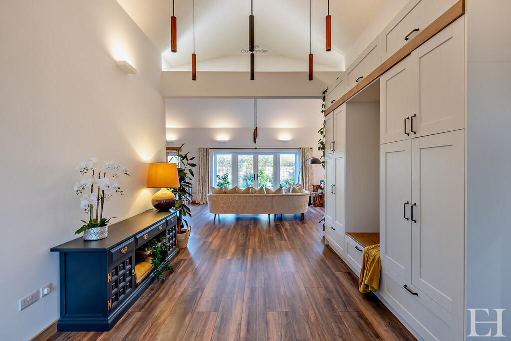 8629517-interior1...