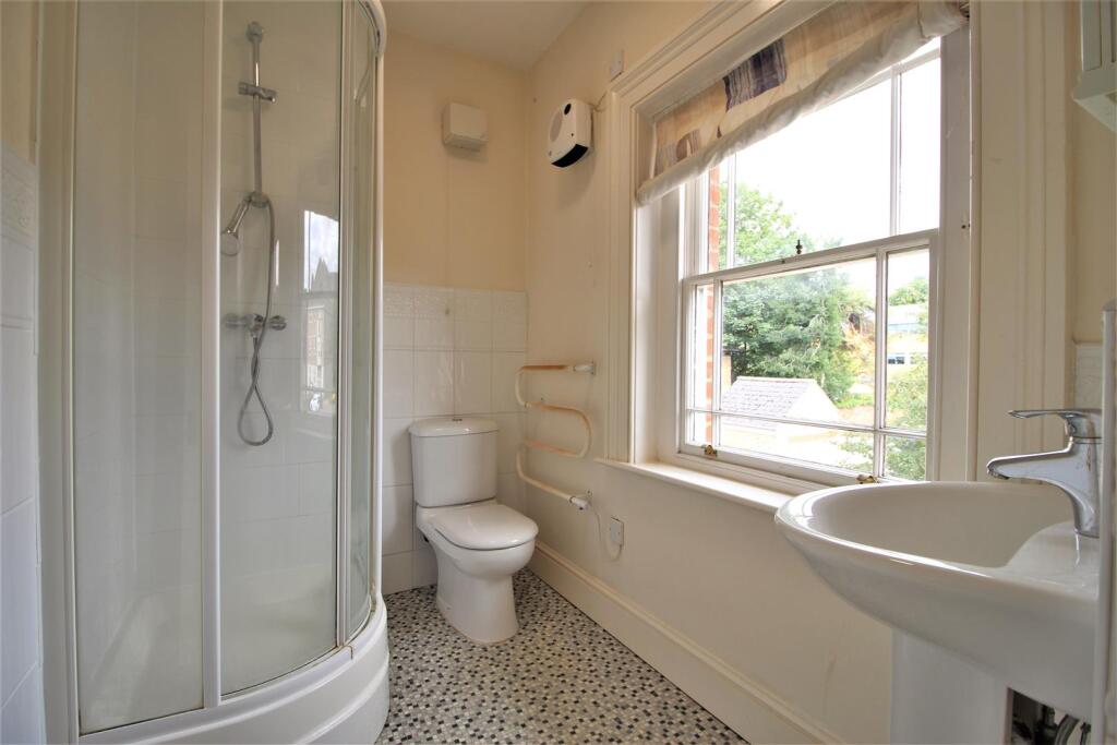 Ensuite.JPG