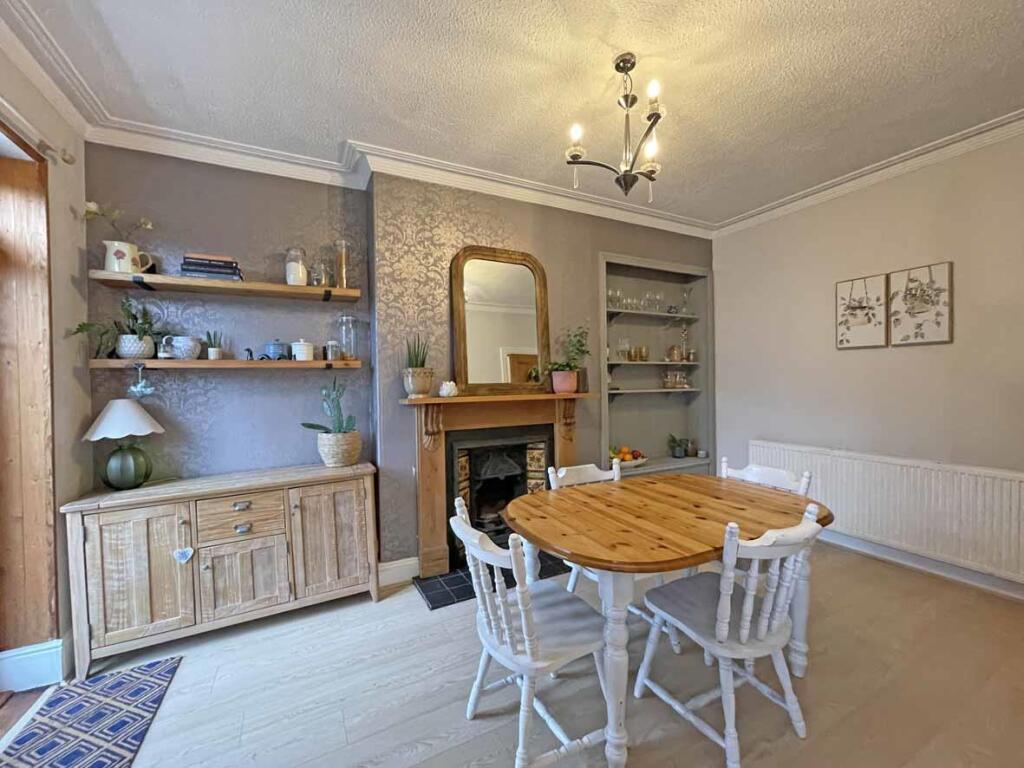 Edgecumbe Park Road 27 Dining Room 1.jpg