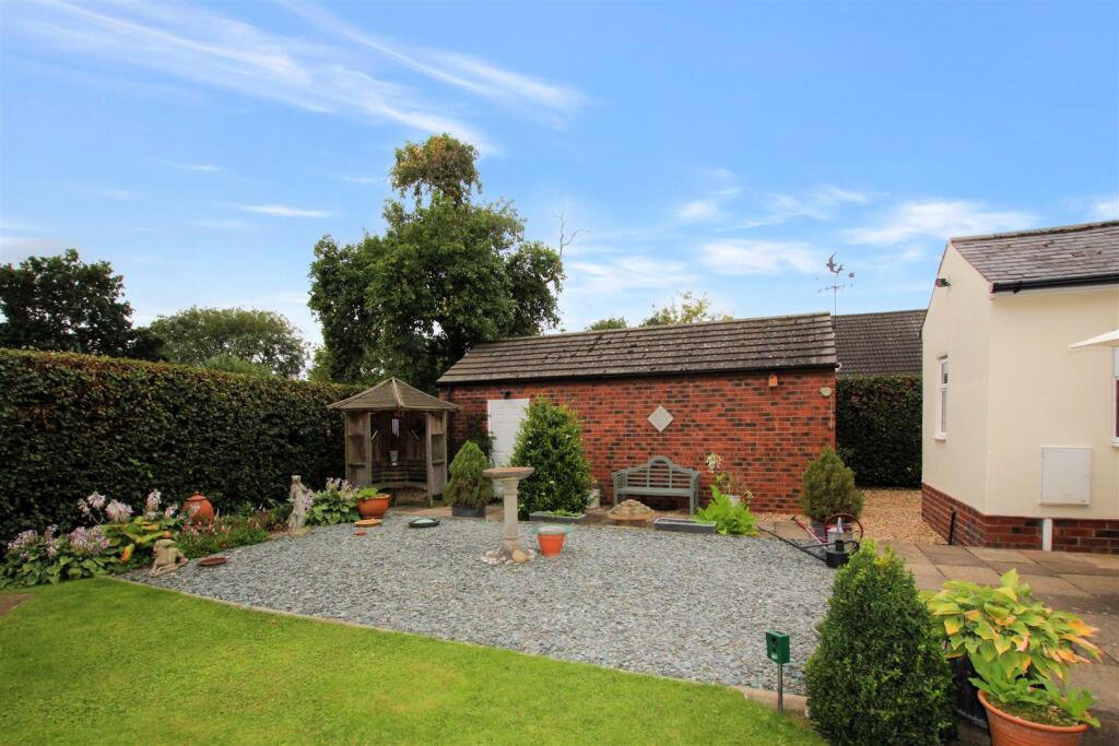Rear Garden - c.JPG